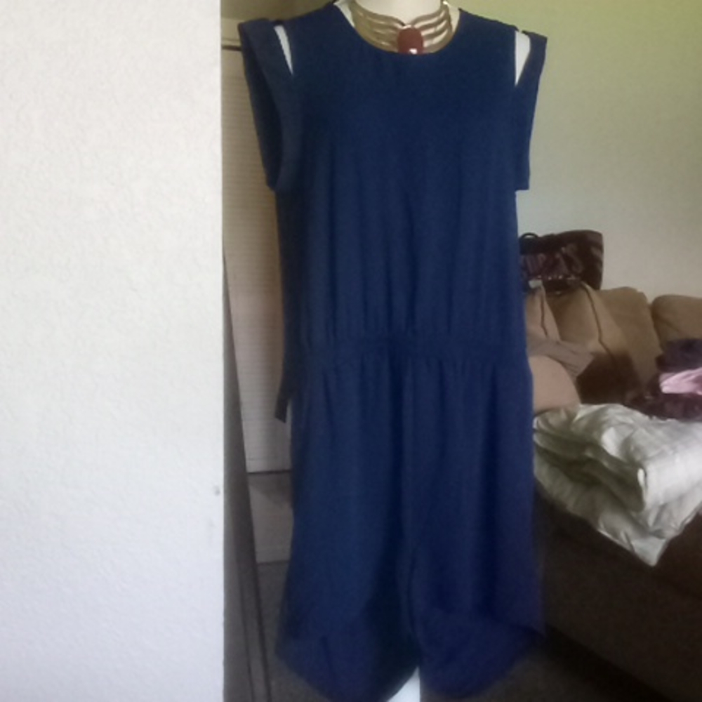 Clothes - Picture 4 of 4